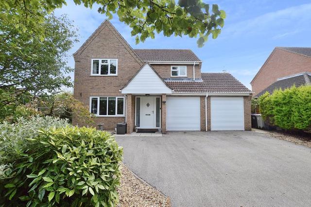 4 bedroom Detached House