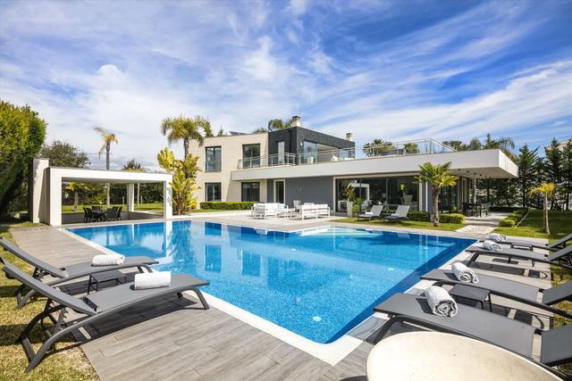 Luxury travel consultant - villas