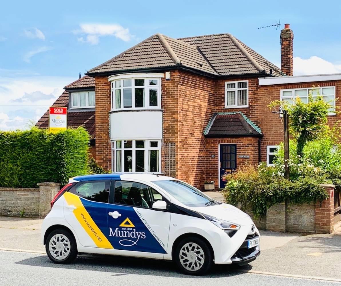 Selling your house?  Book your free valuation with Mundys today