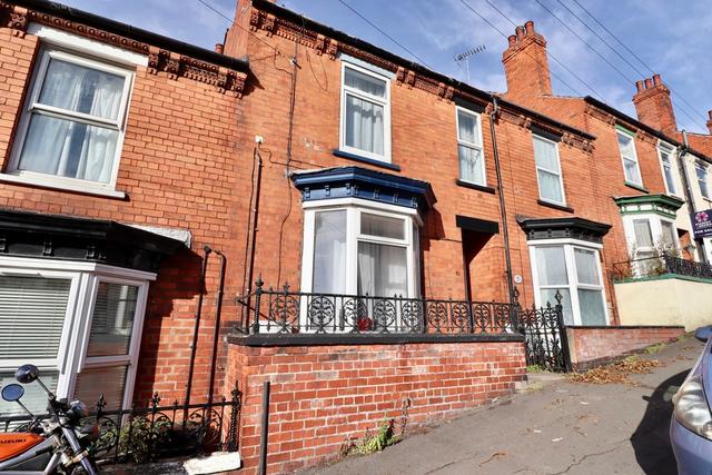 2 bedroom Mid Terraced House