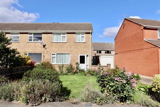 3 bedroom Semi-Detached House