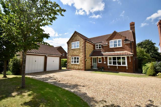 4 bedroom Detached House